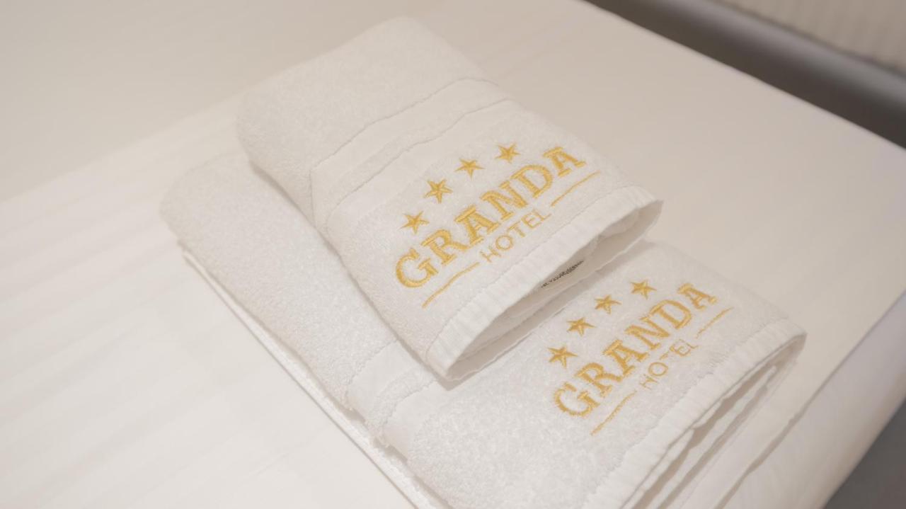 Granda Hotel ティラナ エクステリア 写真